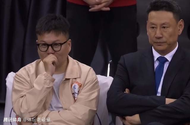 两个少妇撅着屁股做爰
